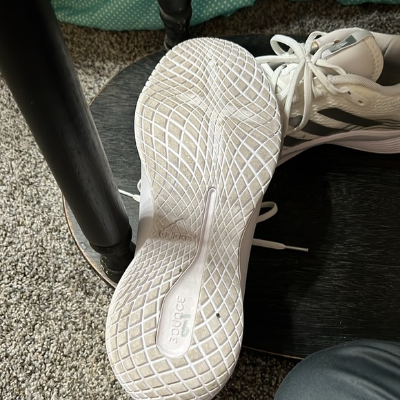 Adidas men’s shoe 9 1/2.... Too small for me - Picture 3 of 8